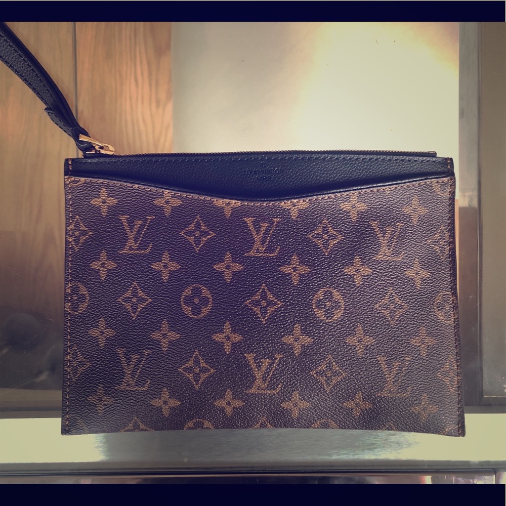 Louis Vuitton Pouchette